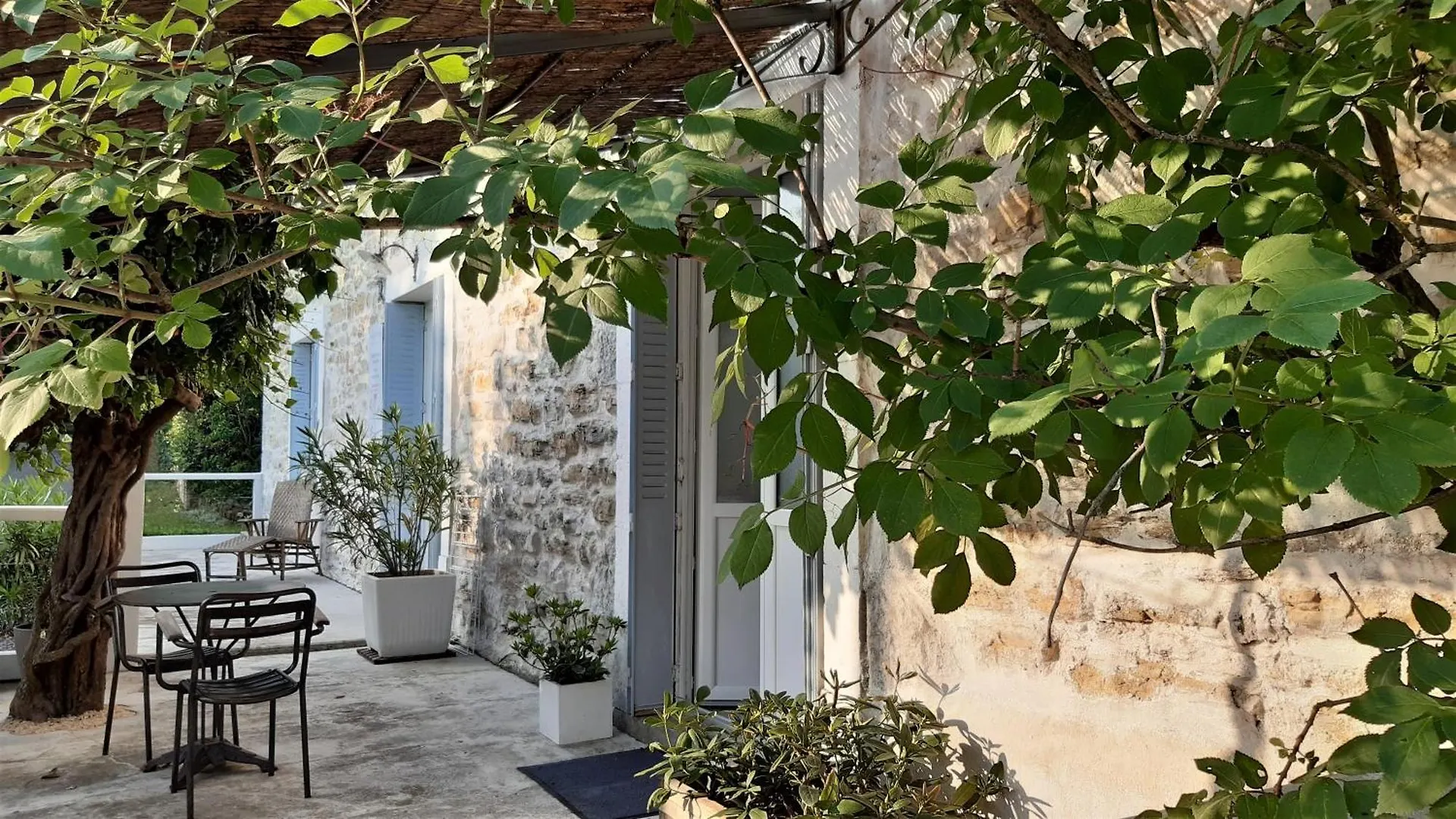Guest house Mas Notre-Dame, Adult Only, Situation Ideale, Grand Jardin Paisible Grospierres