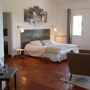 https://le-clos-du-patre.fr-provencehotel.com